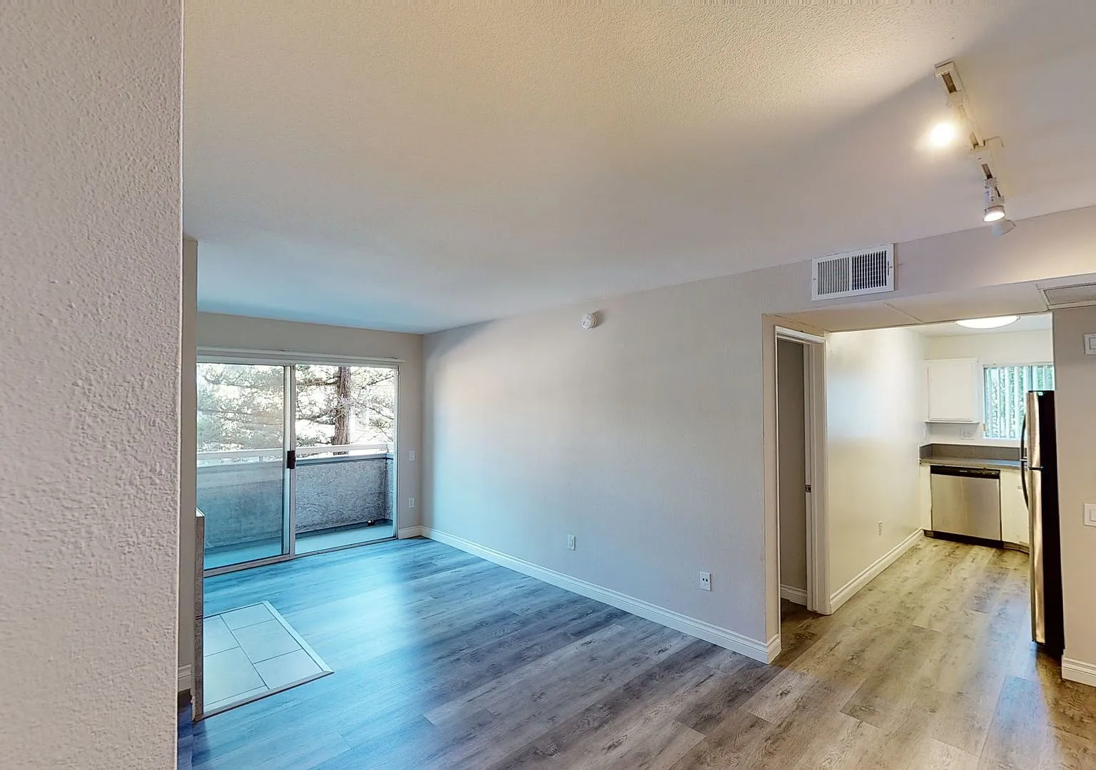 Clark Apartments...Gorgeous 2 Story Penthouse...Full Amenities...CALL NOW! — Photo 4