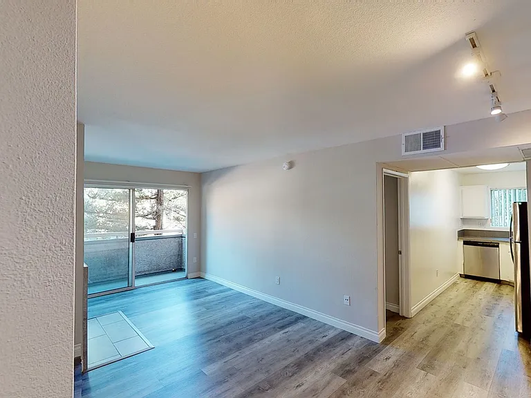 Clark Apartments...Gorgeous 2 Story Penthouse...Full Amenities...CALL NOW! — Photo 4