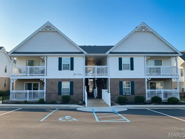 231 Saravalle Dr, Saint Peters, MO 63376