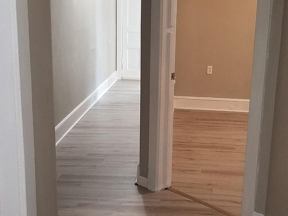 2nd image of 301 Summit Ave APT 1