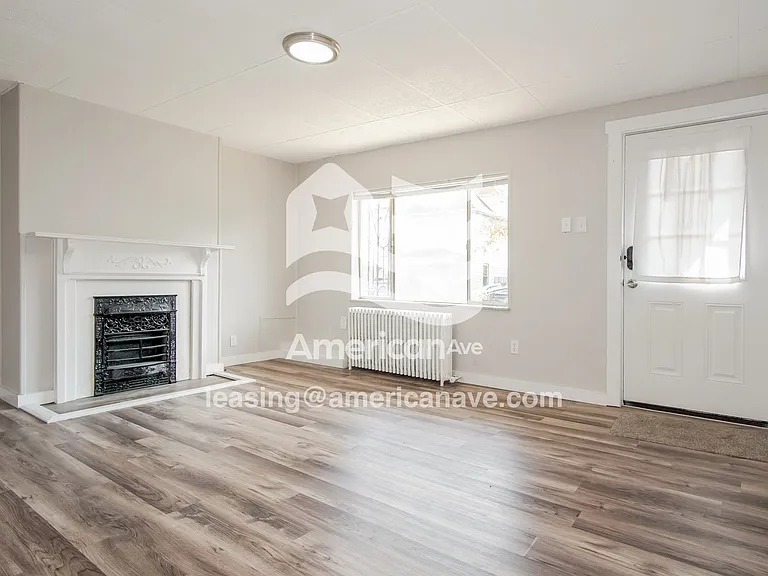 764730_002_wm_-_living_room_13189203.jpg