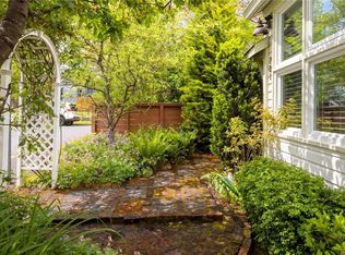 701 Connaught Rd, Victoria, BC V9A2Z1