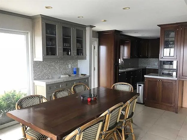 6 bed, 4344 sqft, $8,750 — Photo 4