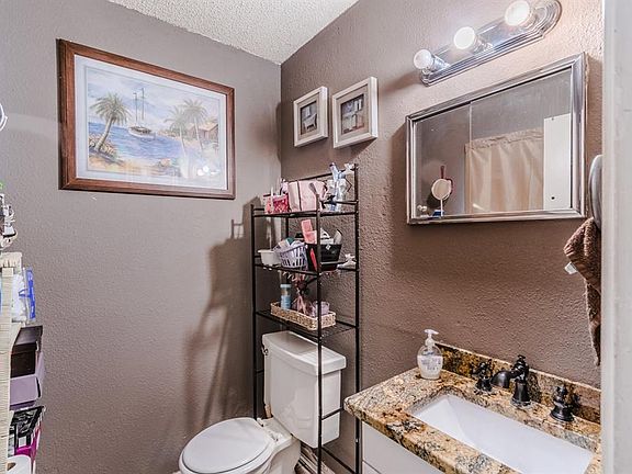 5th image of 1912 Oak Hill Cir
