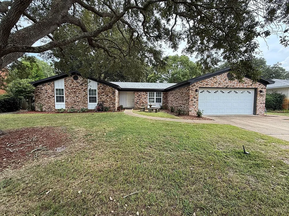 420 Dolphin St