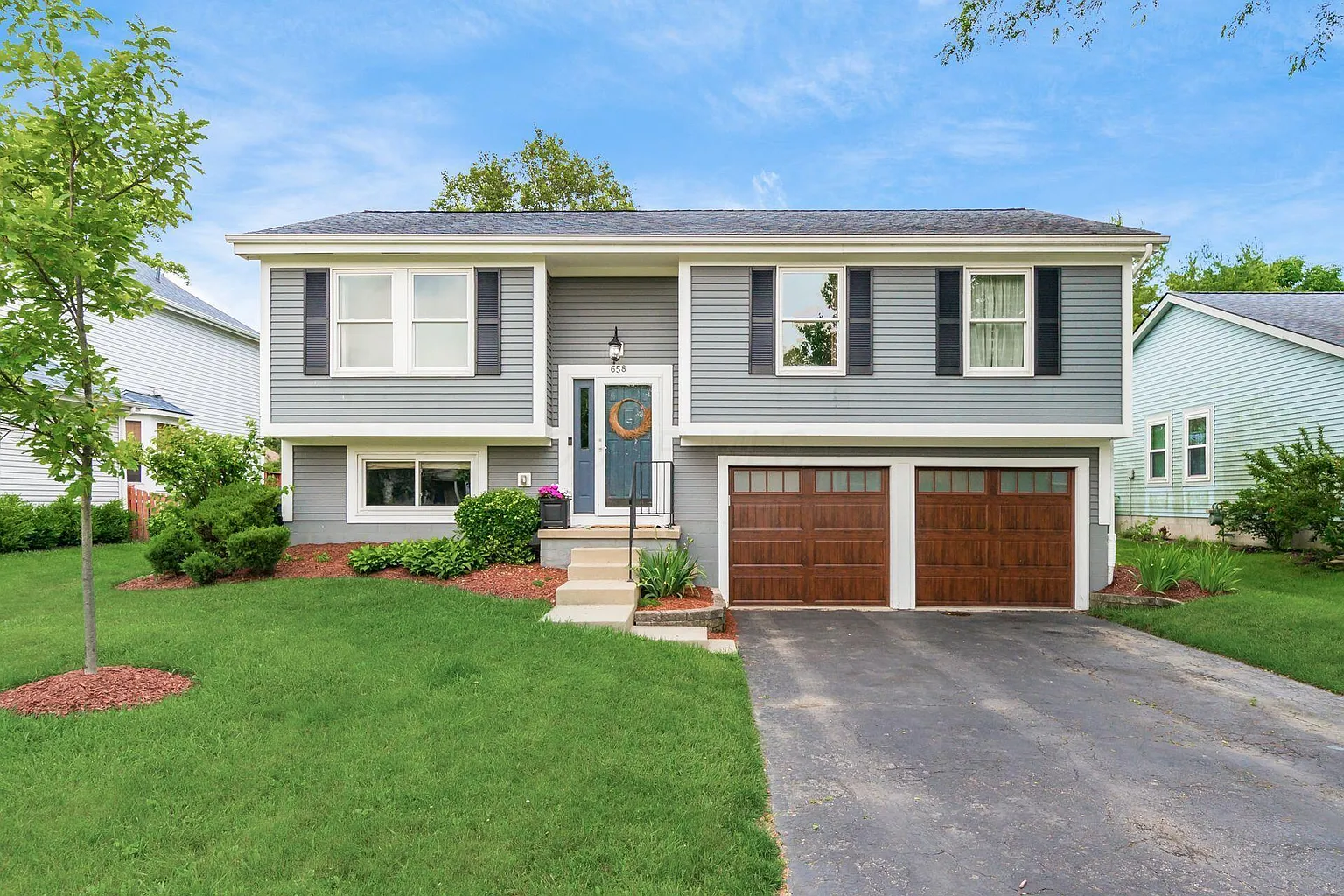 658 Academy Dr photo 1