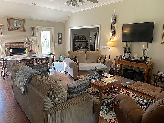 3rd image of 118 Hollybush Pl