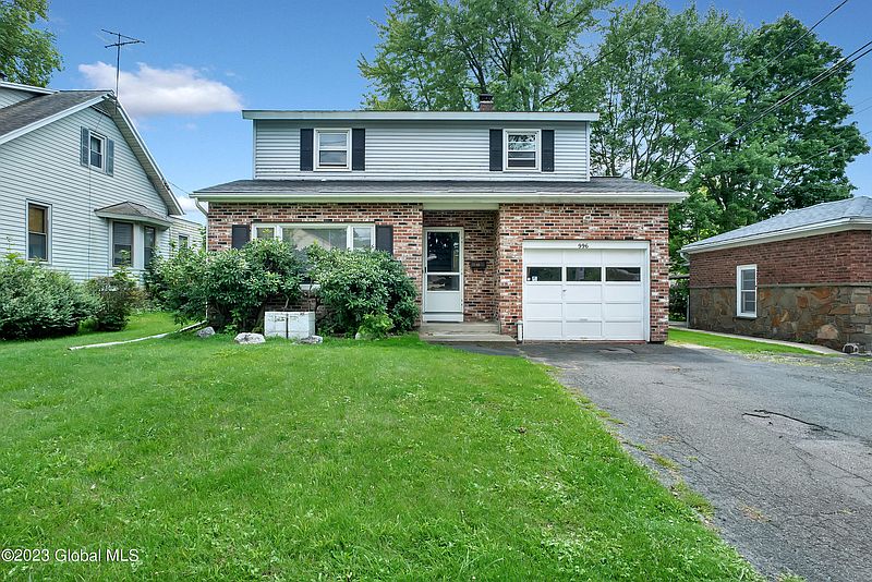 2nd image of 996 Washington Avenue