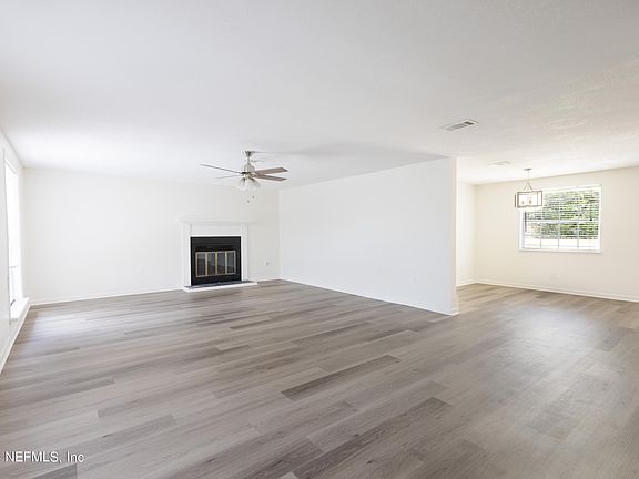 5th image of 1305 YELLOWSTONE Drive