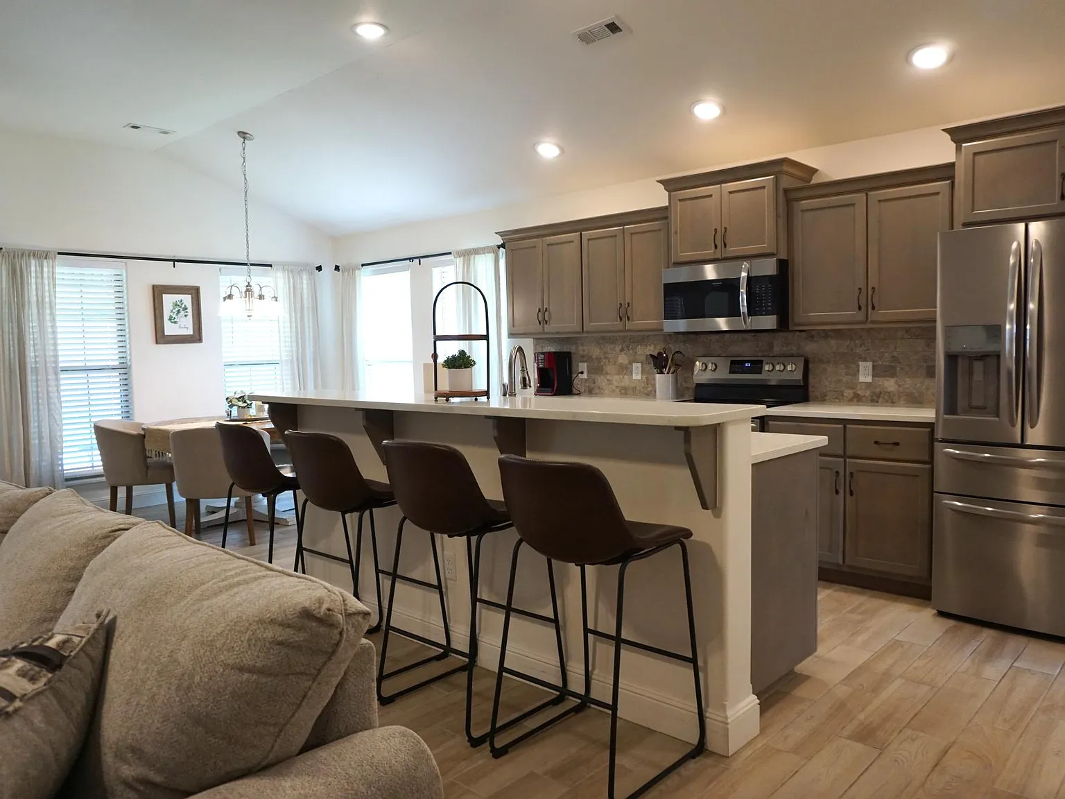 3 bed, 1750 sqft, $2,600 — Photo 2