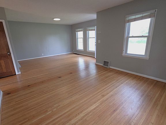4th image of 3858 Wooddale Ave #3858