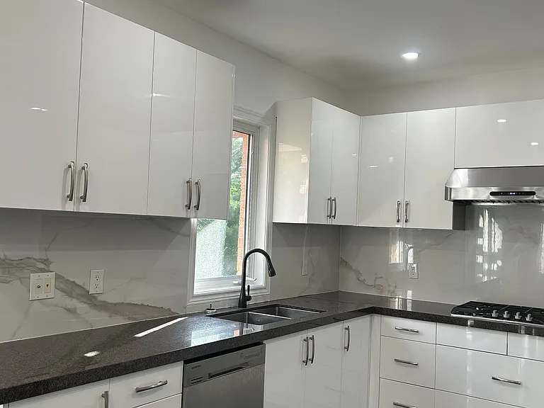 35 Gemini Cres — Photo 11