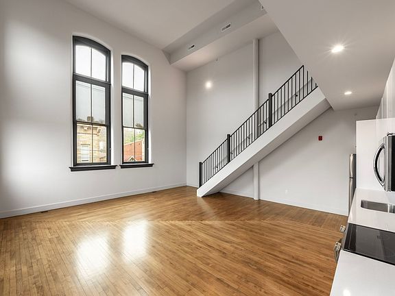 3rd image of 516 Berry St #202