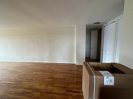 4th image of 10 Bay Street Lndg APT 5K