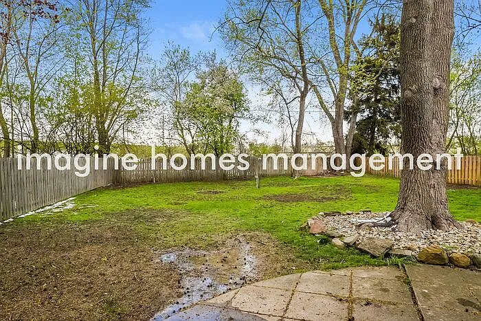496 Abbyshire Dr — Photo 13