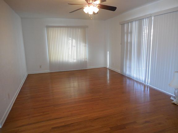 4th image of 810 W Yandell Dr