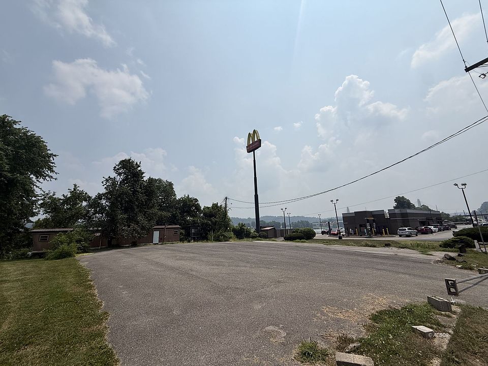 2nd image of 421 W Main St