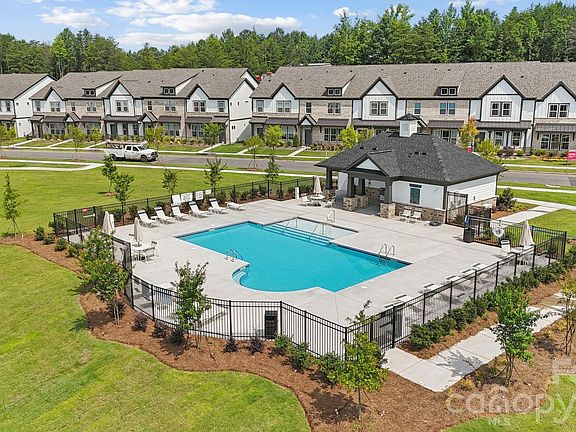 5th image of 3187 Beacon Heights Rd