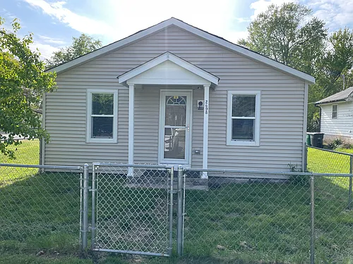 2698 Cass St Photo 1
