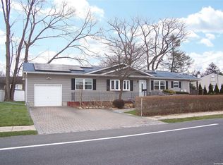 387 Commack Rd, Islip, NY 11751