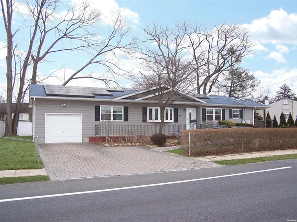 387 Commack Road, Islip, NY 11751