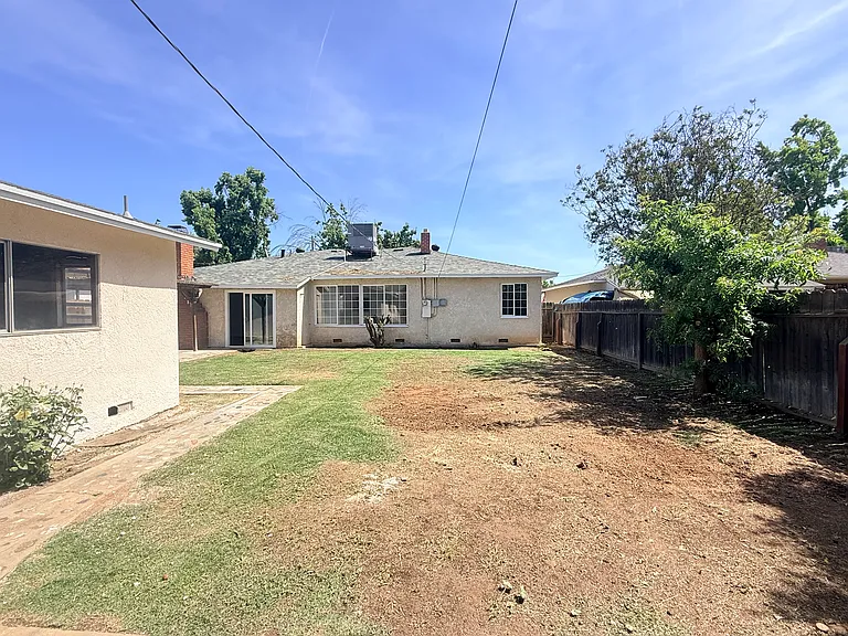 223 E Robinson Ave — Photo 31