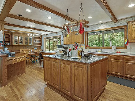 4th image of 3344 Rogue River Dr