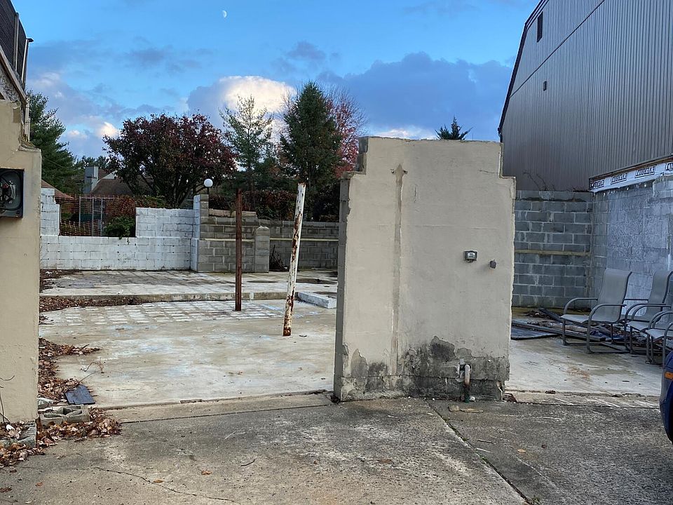 2nd image of 21 Emerald Ln
