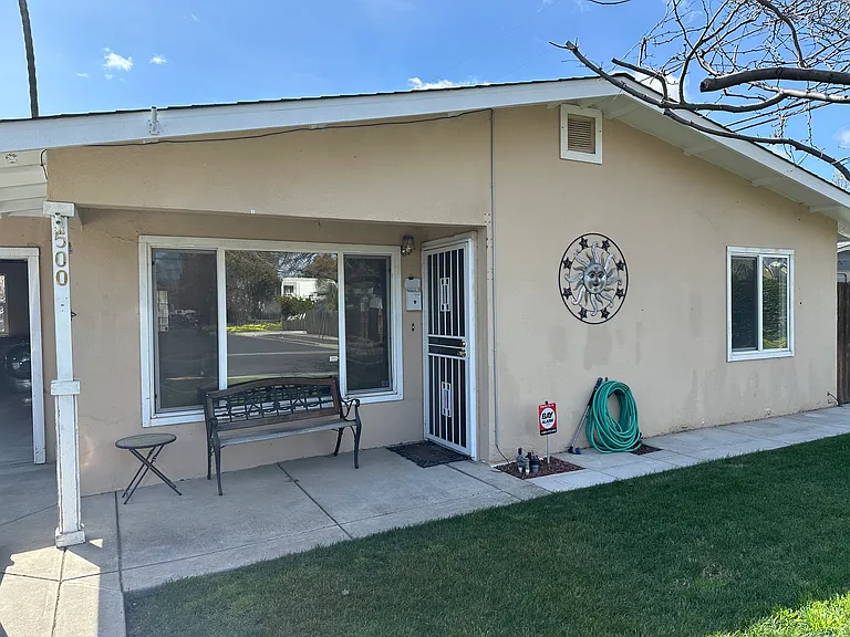 500 McKnight Ln — Photo 2