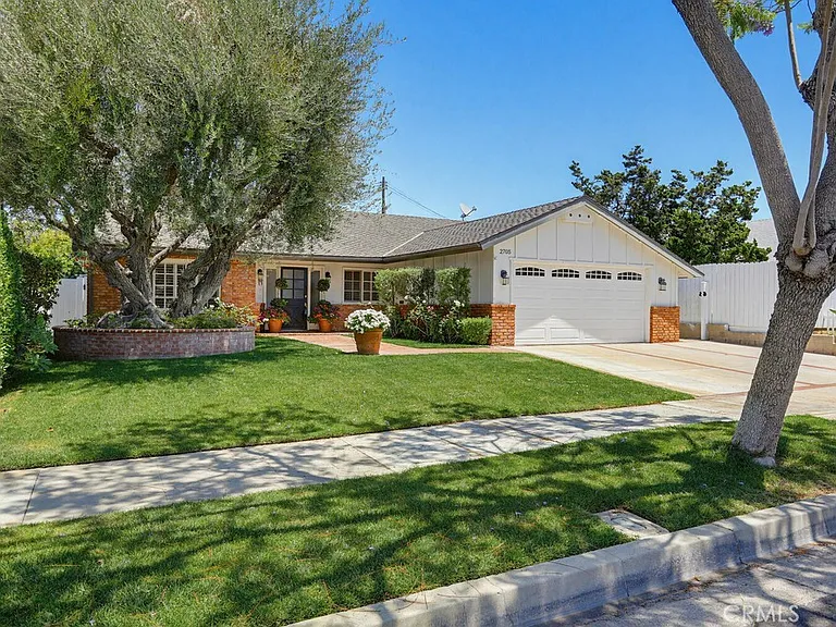 2705 E Jacaranda Ave — Photo 4