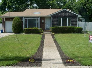 160 W 24th St, Deer Park, NY 11729