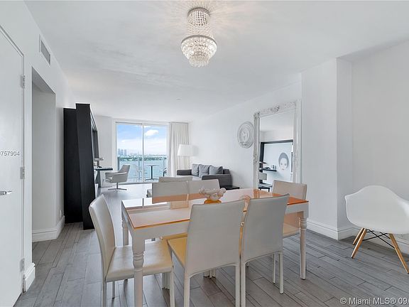 3rd image of 1100 West Ave #526