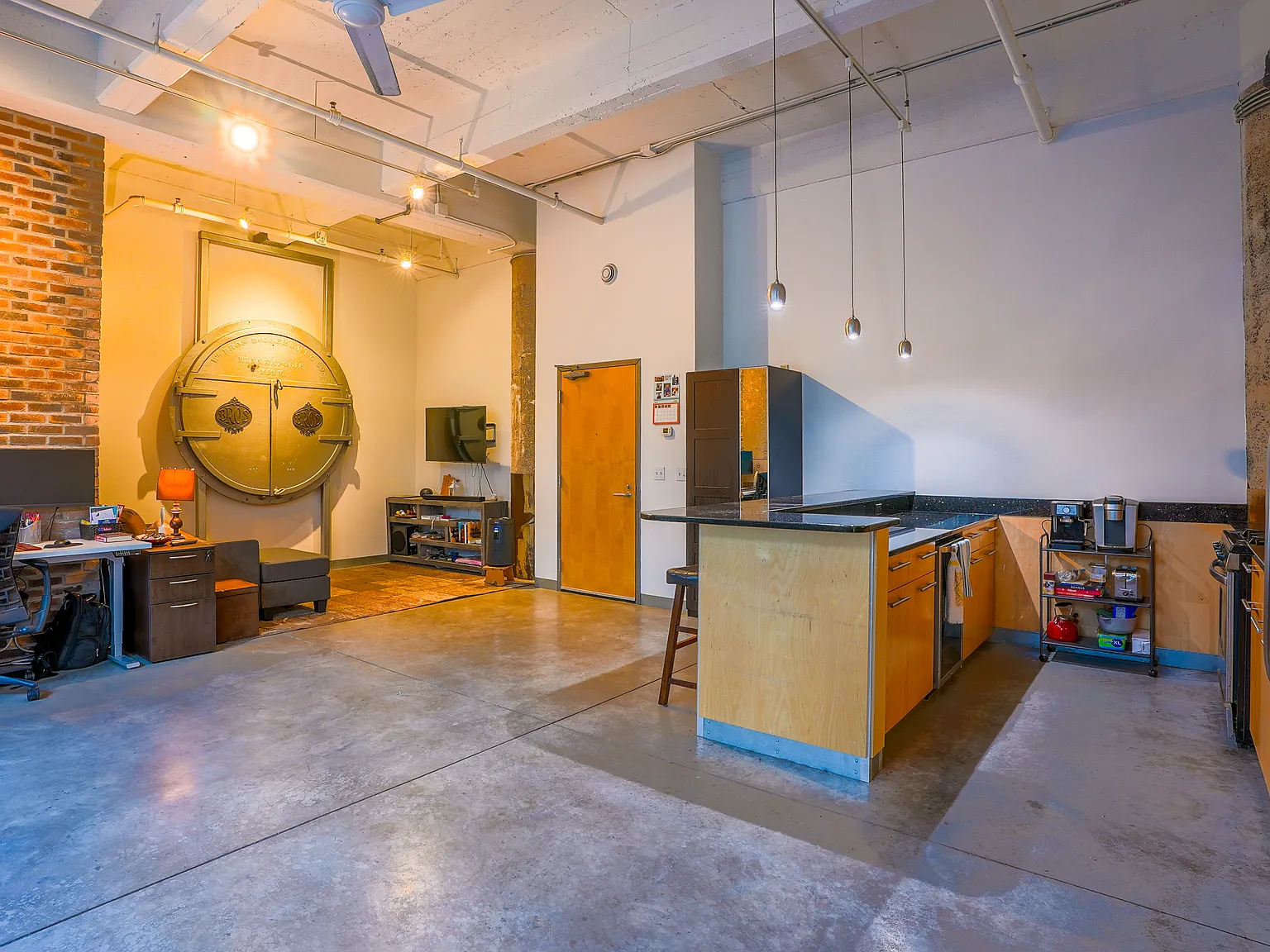 1 bed, 966 sqft, $1,995 — Photo 4