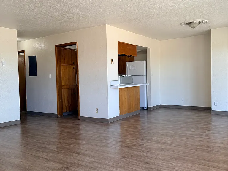 539 W Crest Dr #6 — Photo 13