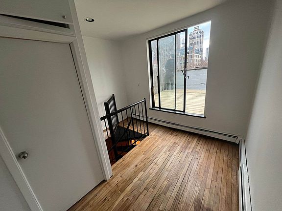 4th image of 451 W 46th St #55