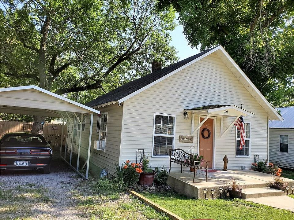1st image of 616 E University St