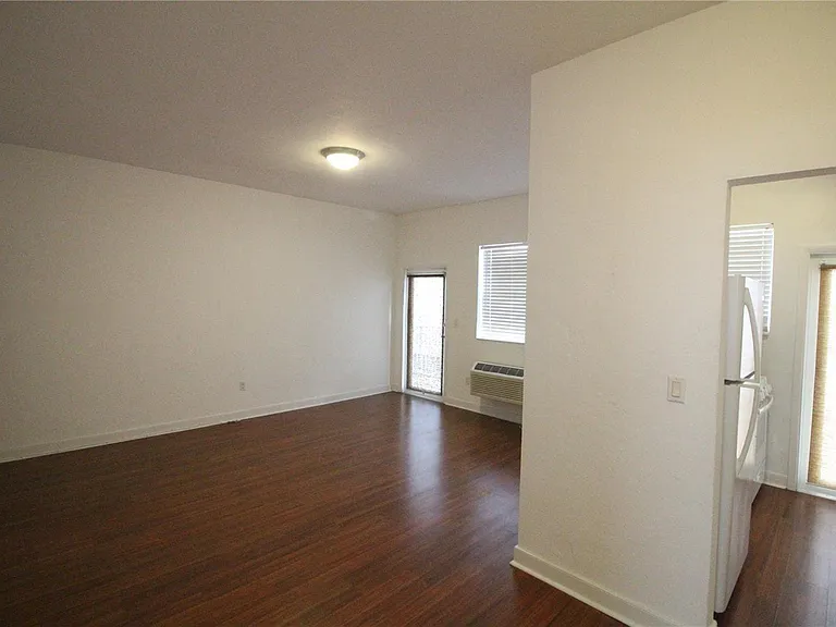 7510 Carlyle Ave #6 — Photo 10
