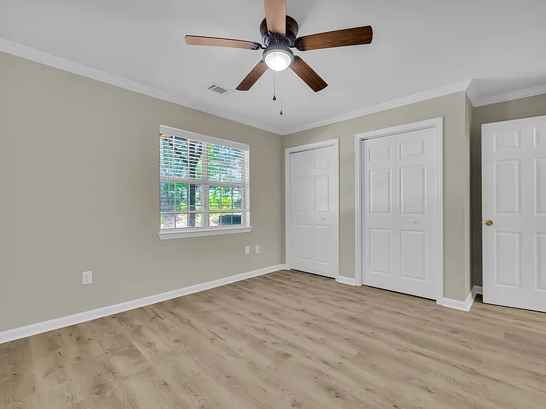 100 Woodstone Dr #7 — Photo 32