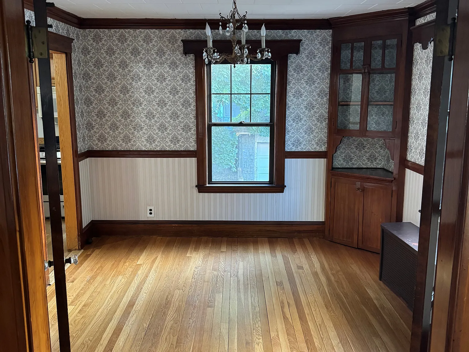 15 Sunset Ave — Photo 2