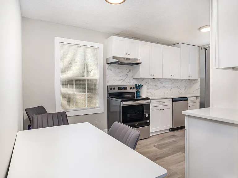 535 W Craighead Rd — Photo 4