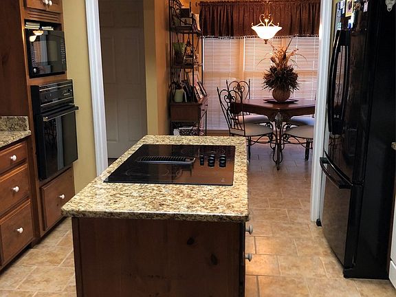 5th image of 1416 Woodland Way