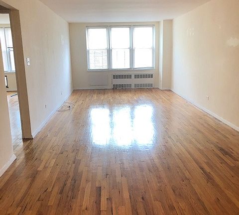 2nd image of 465 E 7th St APT 2R