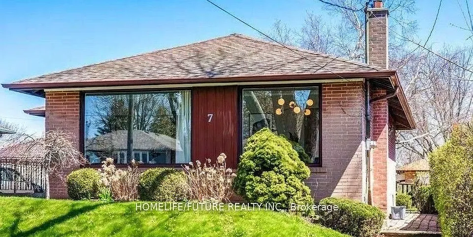 7 Stonehenge Cres