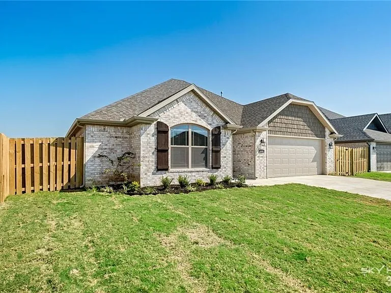 64 N Benchmark Ln — Photo 2