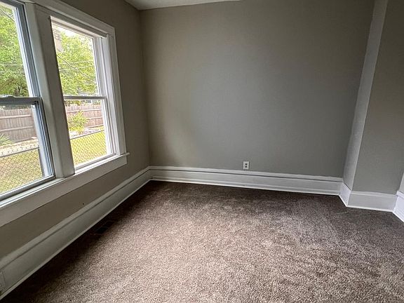 5th image of 1449 Hildreth Ave