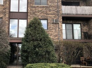 8251 S Roberts Rd APT 1E, Bridgeview, IL 60455