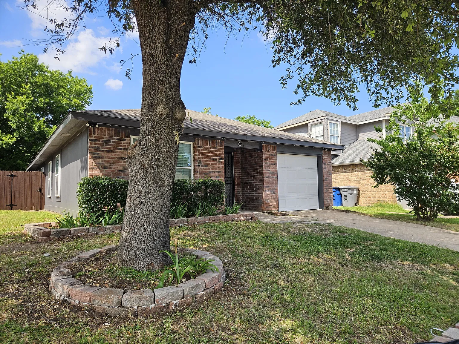 4 bed, 1415 sqft, $2,100 — Photo 3