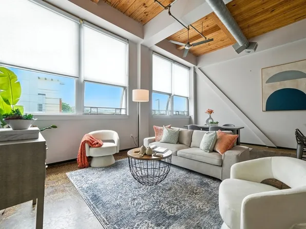 120 Holmes St Unit 205, Quincy, MA 02171