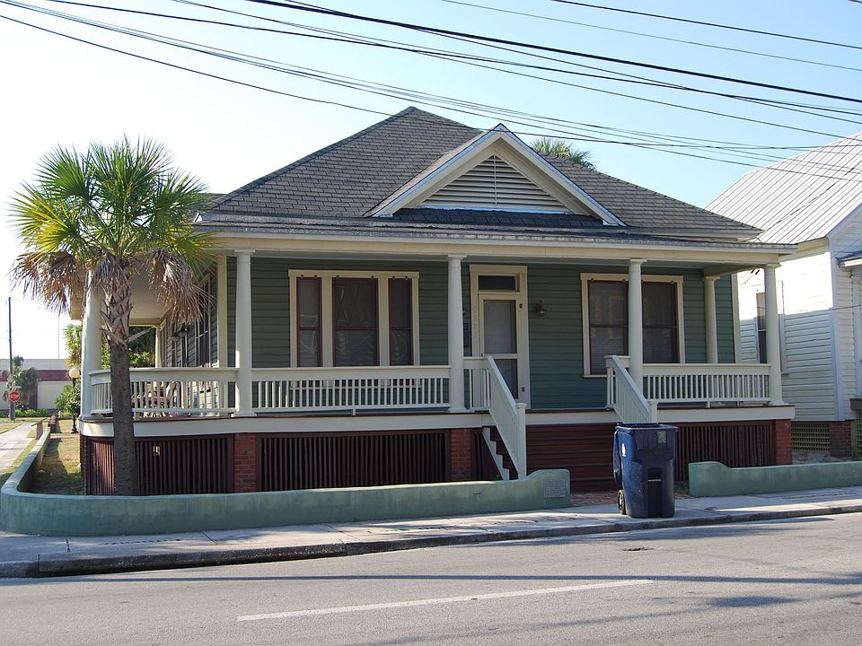 1st image of 1917 E Columbus Dr