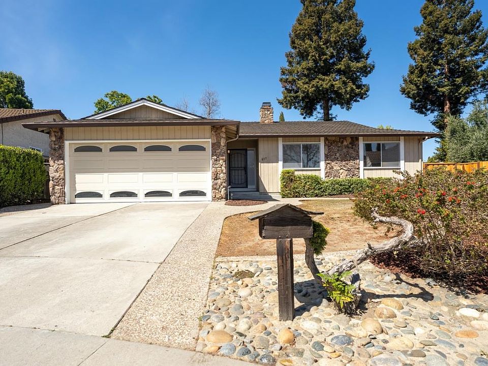1st image of 835 Quintinia Dr